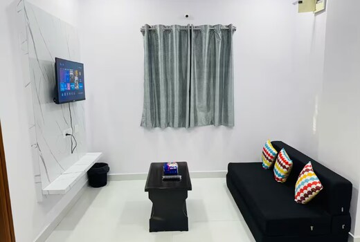 Charter Stays - Spacious 1BHK Apartment in Kondapur Near AIG Hospital
