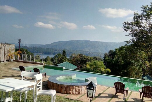Roinam Retreat