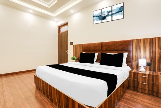 HOTEL O NIDHIVAN PALACE