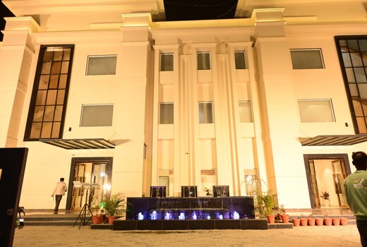Solitaire Resort Gonda