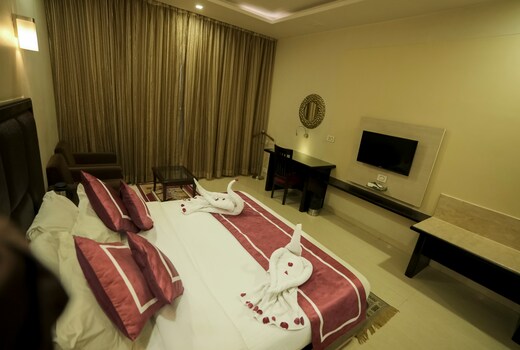 Chandra Grand