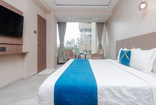 Hotel Aura Near Malad Link Road