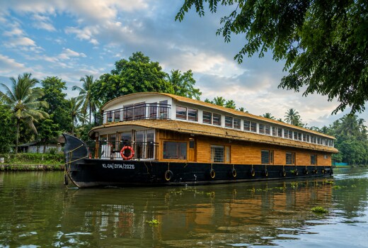 Prakriti Luxury Cruise Houseboat