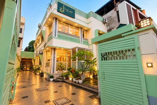 THE JAIS BOUTIQUE HOTEL {70 METERS FROM ASSI GHAT)