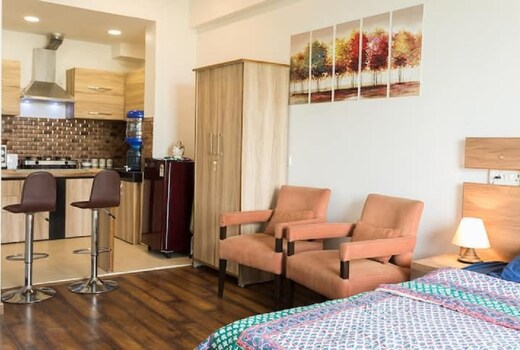 Studio 2 Fully Service Apartment near Airport