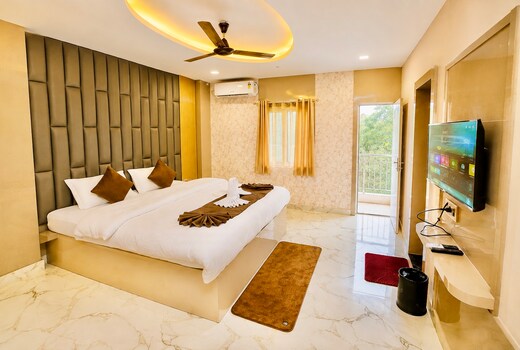J.R grand palace hotel
