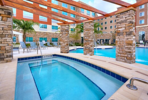 Holiday Inn Express & Suites Gainesville I-75