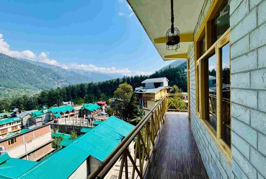Airship Hostel |Rooms Dorms and Cafe with Hill View