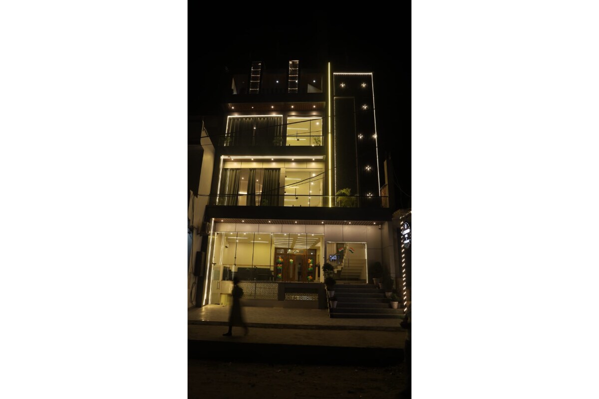 HOTEL R. Raghavam
