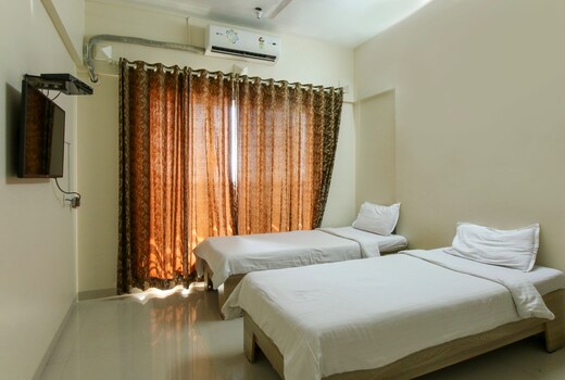 TULIIPSTAYS - VIKHROLI MAYFAIR HILLCREST