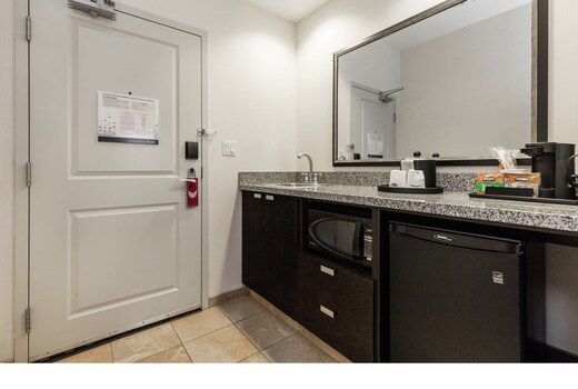 Hampton Inn & Suites by Hilton Lethbridge