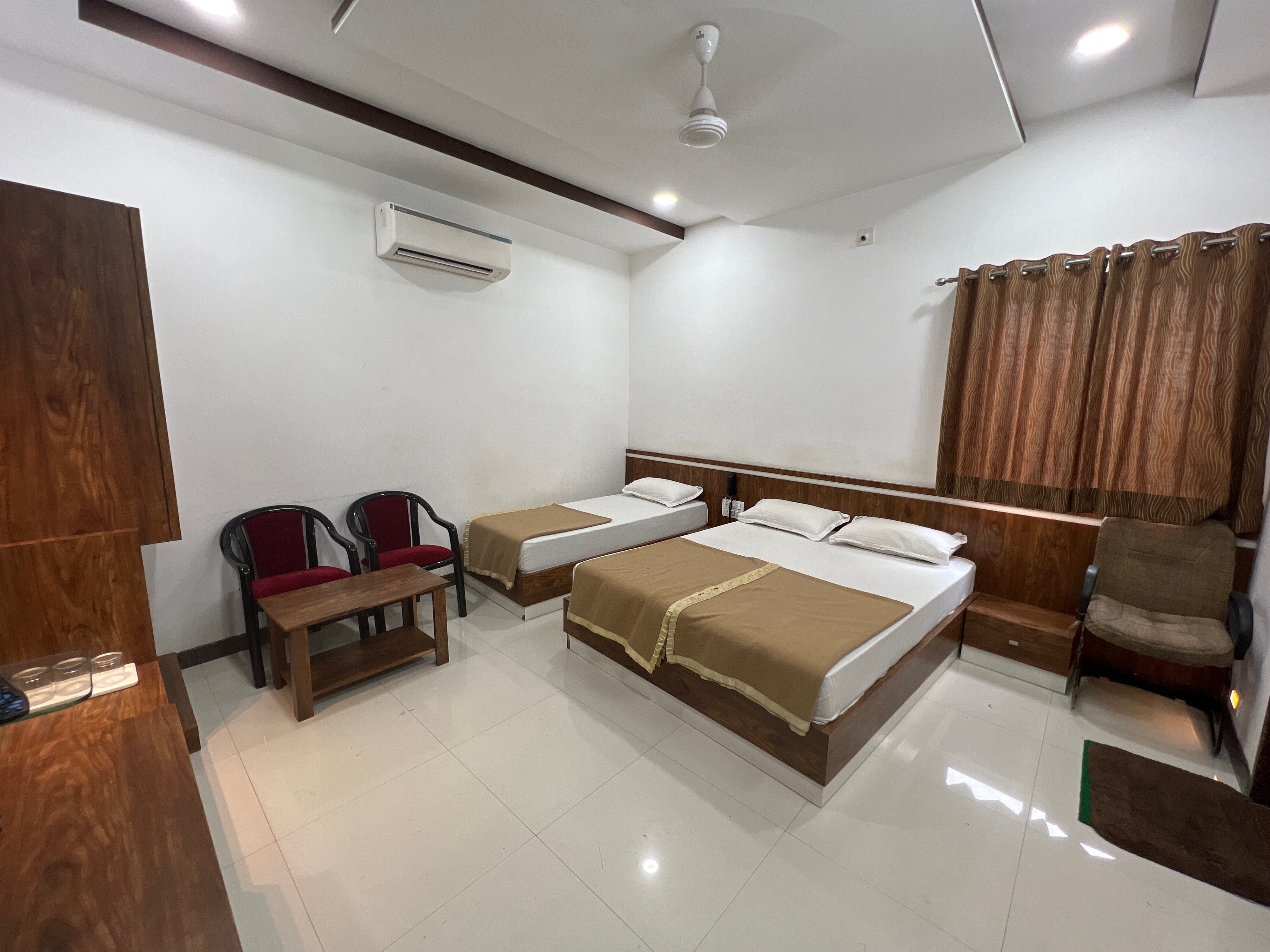 Hotel Mansarovar Inn