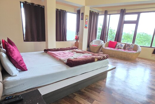 Hotel Himgiri Snow Valley