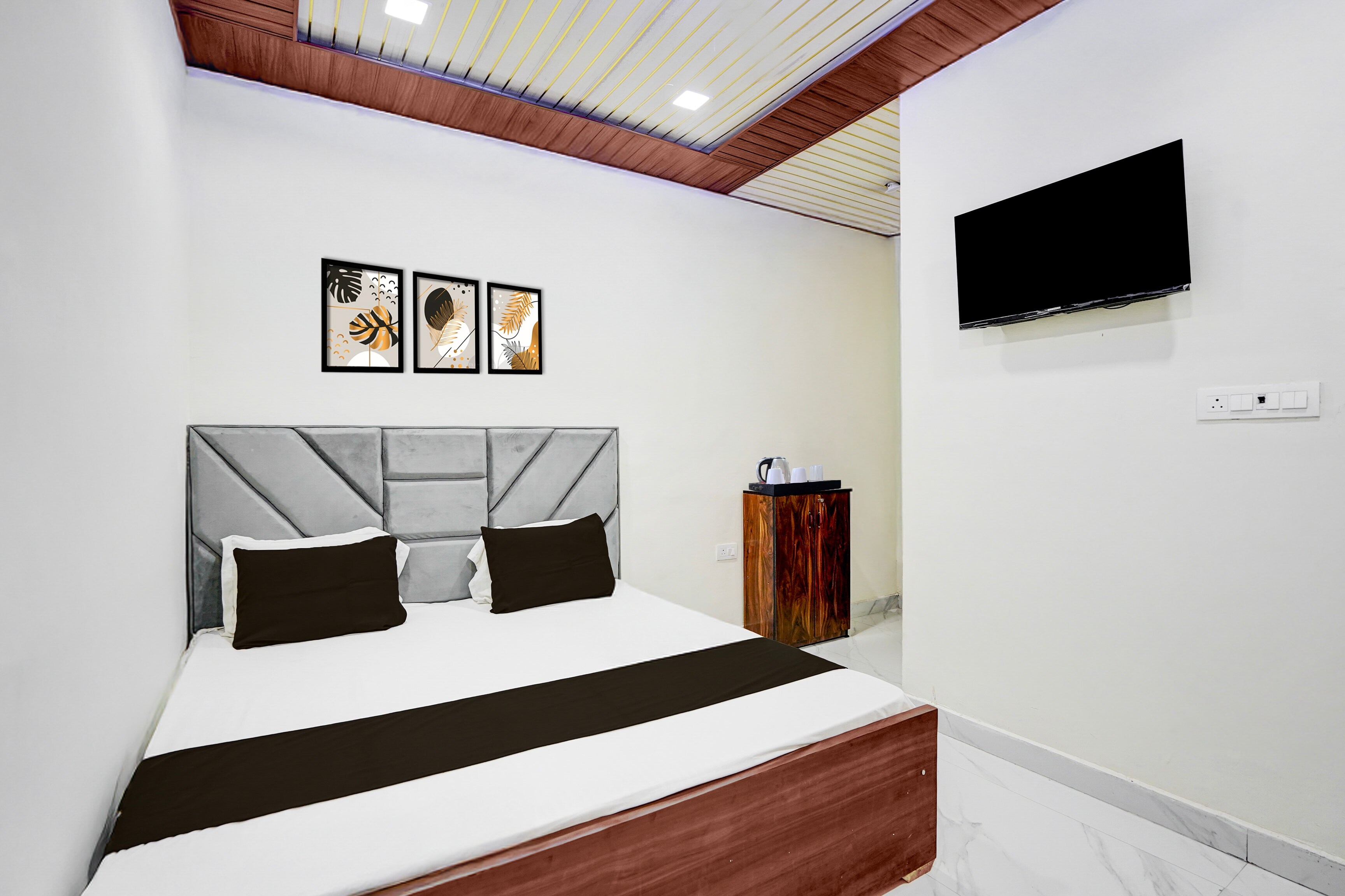 Hotel O Mathura Central Railway Junction Formerly Bhagwati Palace