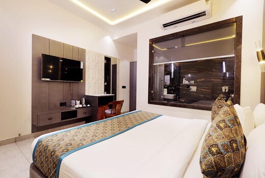 Hotel Madhav Palace