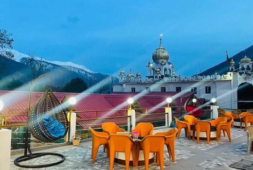 Hotel Hilltop At Mall Road With Open Terrace