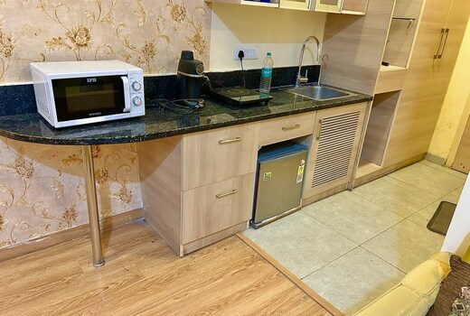 Studio apartment in Gaur city mall , Greater Noida