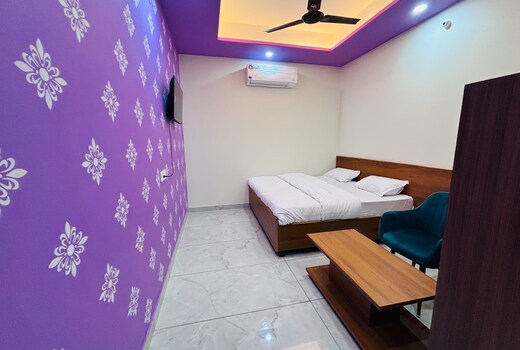 Radhe Hotel & Restaurant