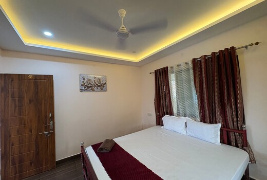 2bhk flat with full AC next to city centre Neotia