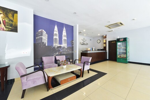 OYO 90865 Hotel De Nice Inn