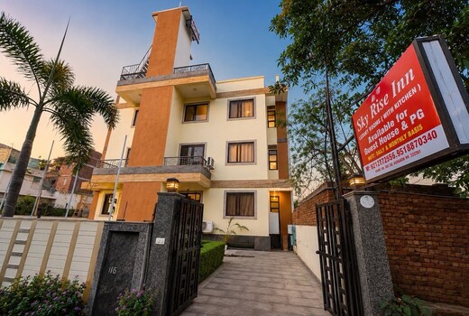 OYO 16449 Signature Stay's