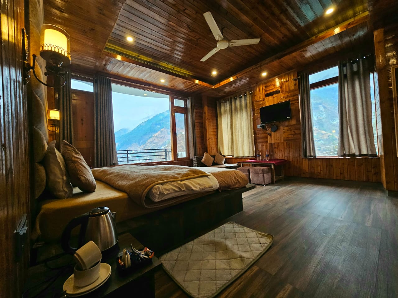 HOTEL THE BLACK MOREL