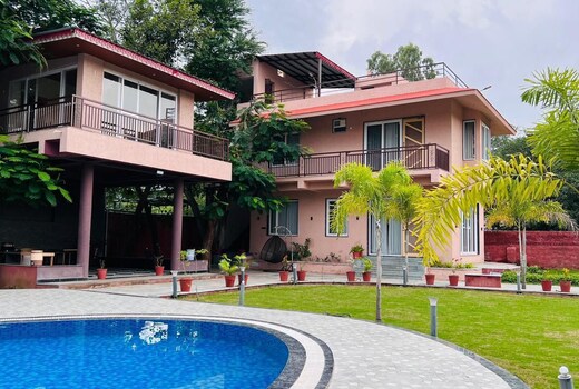 Entire 4 BHK with Private Pool | 4 Kms from Fateh Sagar Lake