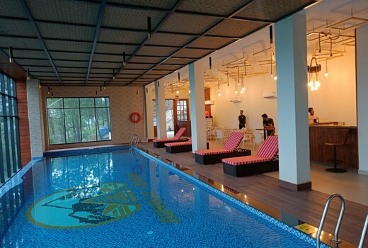 Jungle Lodge Resort & Spa