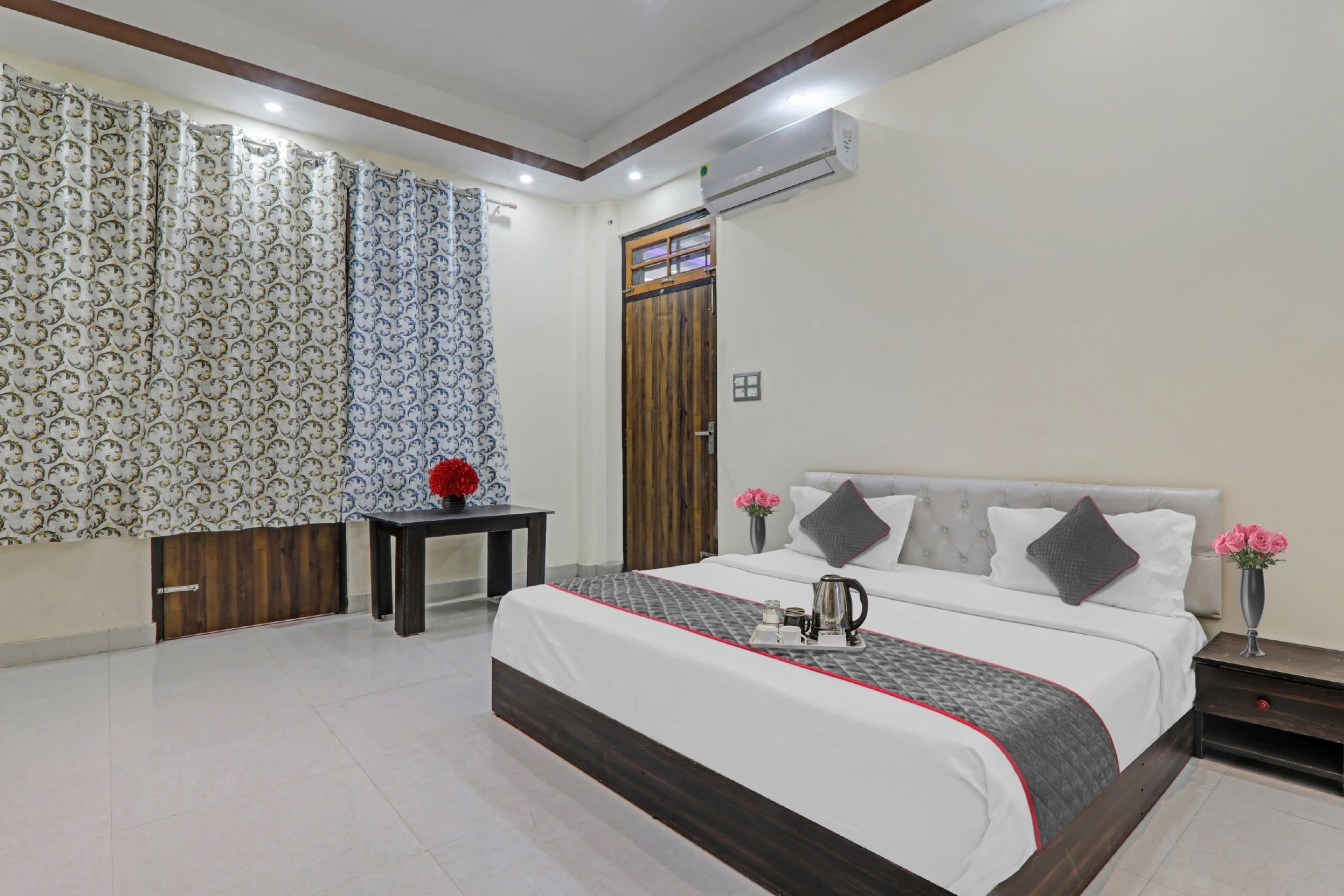 Townhouse Relax Inn