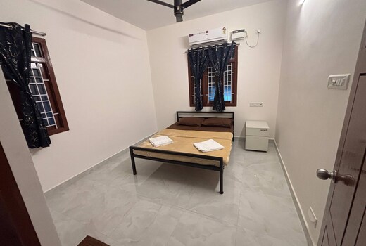 Value Stay Oak 1BHK Hotel City Centre Airport
