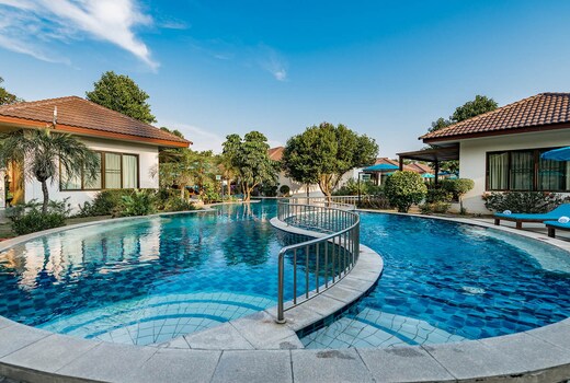 PINNACLE GRAND JOMTIEN RESORT