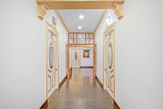 Collection O ECR Residency and Service Apartment