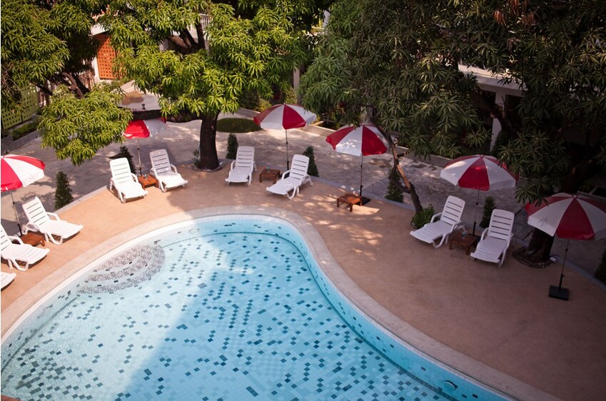 RetrOasis Hotel
