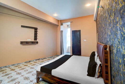 Hotel O A-PLUS HOTEL & RESTAURANT