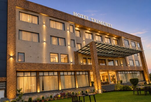 HOTEL TRIMURTI