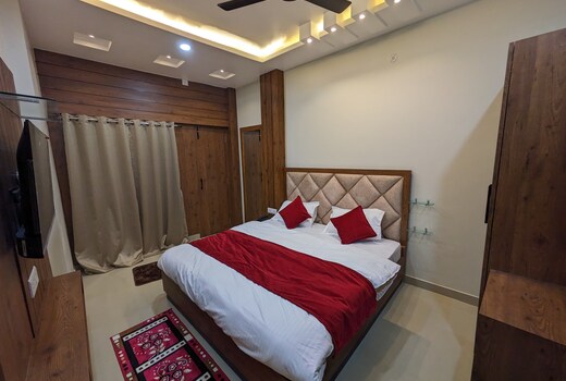 Hotel Seasons Grand