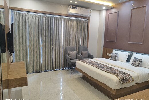 The Silver Spoon Hotel And Restaurant