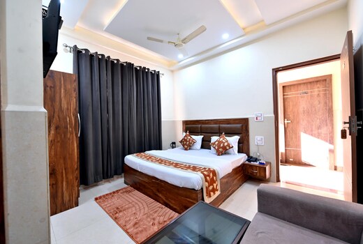 HOTEL ROYAL INN