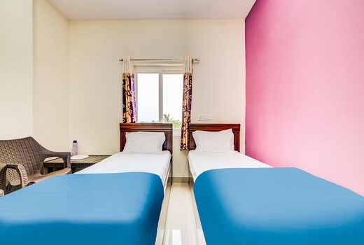 PAL Hotels Depally Town House