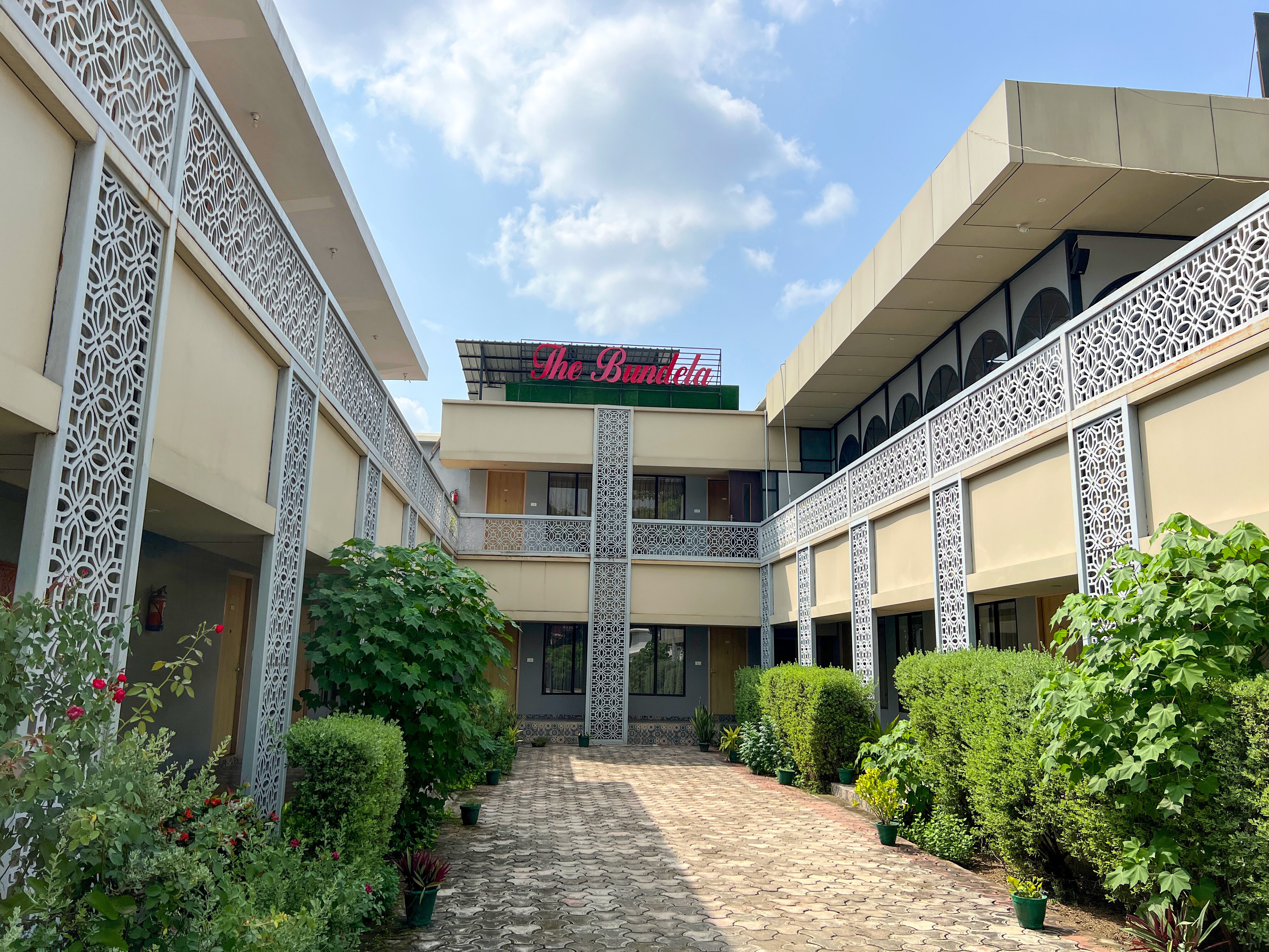 HOTEL THE BUNDELA