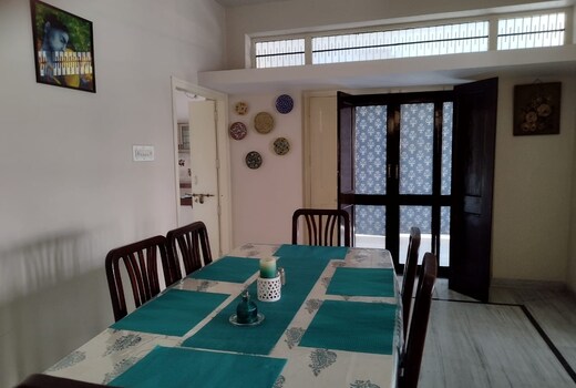 THE HAPPY HOMESTAY