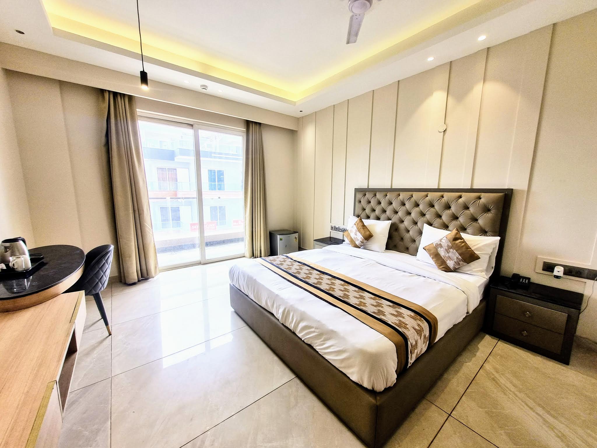 Infinity Stay - Hotel Near Medanta