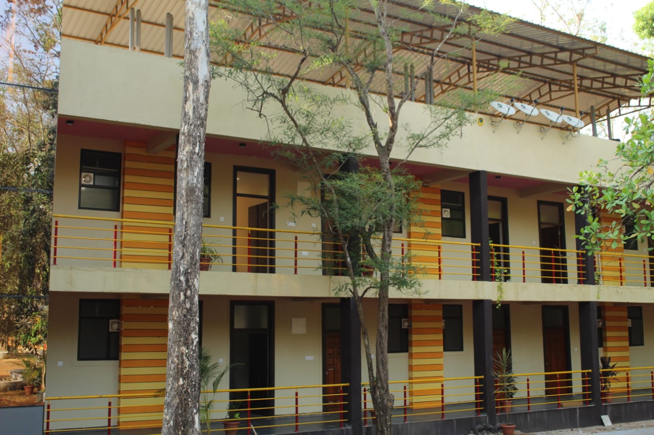 River Pebble Den Resort