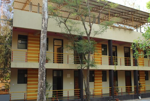 River Pebble Den Resort