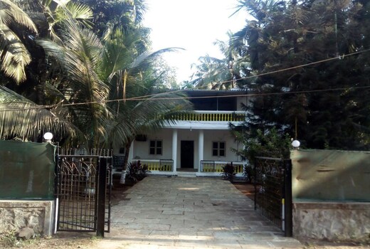 Gajalee - The Beach Road Cottage