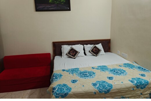 Radhe Shyam Niketan Hotel