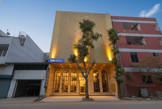 FabHotel Saraca Inn