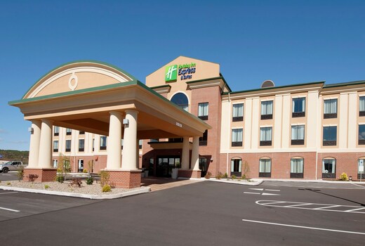 Holiday Inn Express & Suites CLEARFIELD