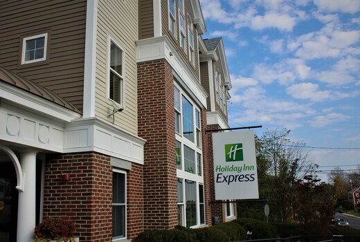 Holiday Inn Express DURHAM - (UNH)