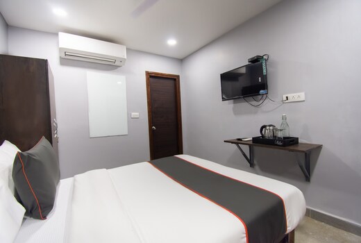 Hotel O by OYO Crown Aura